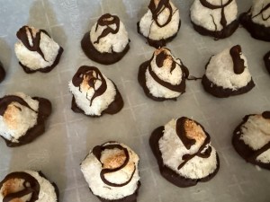 macroon cookies with chocolate